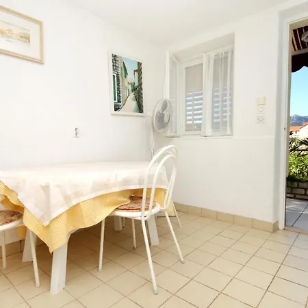 By The Sea Apartment *