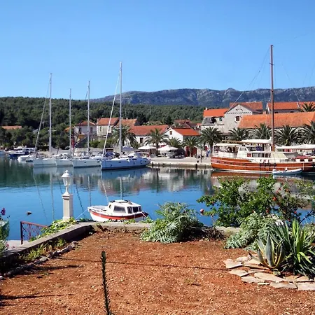 Apartment By The Sea Vrboska